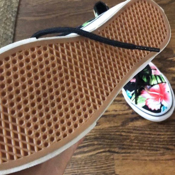 Vans only worn once - Picture 2 of 3